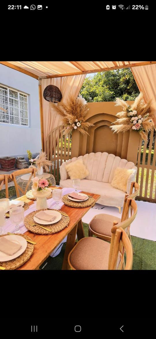 Beige Luxurious Event Decoration (20 guests)